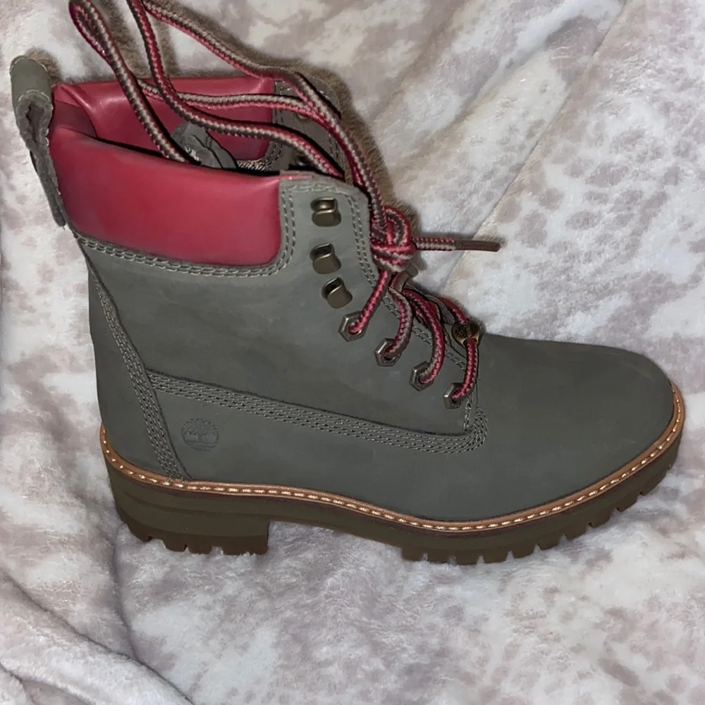 Timberland Women's Courmayeur Valley 6" Boot Fashion - Picture 1 of 5